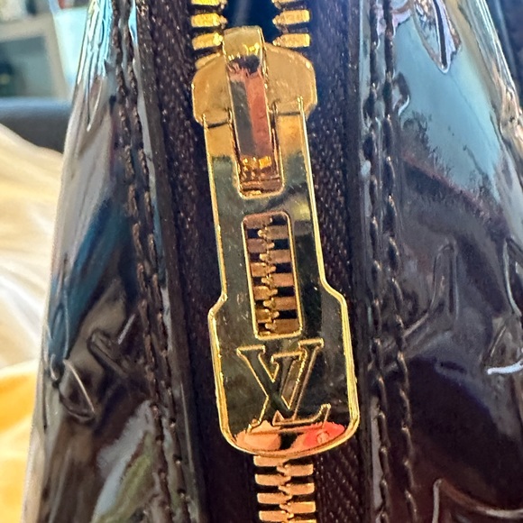 Louis Vuitton Vernise Alma BB - Picture 5 of 16
